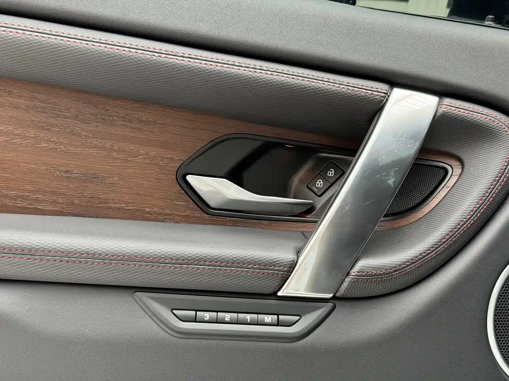 LAND ROVER DISCOVER SPORTS