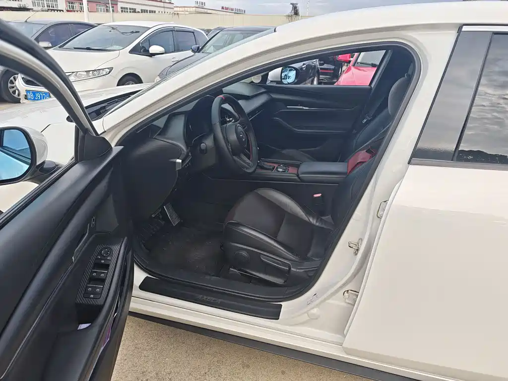 Mazda Mazda3 3 2020 1.5L AT