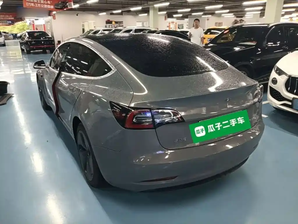 Tesla Model 3 — миниатюра 5