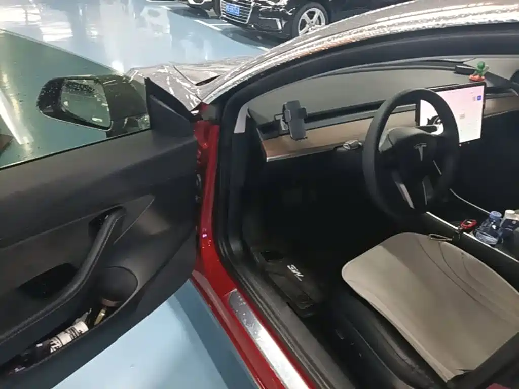 Tesla Model 3 — миниатюра 16