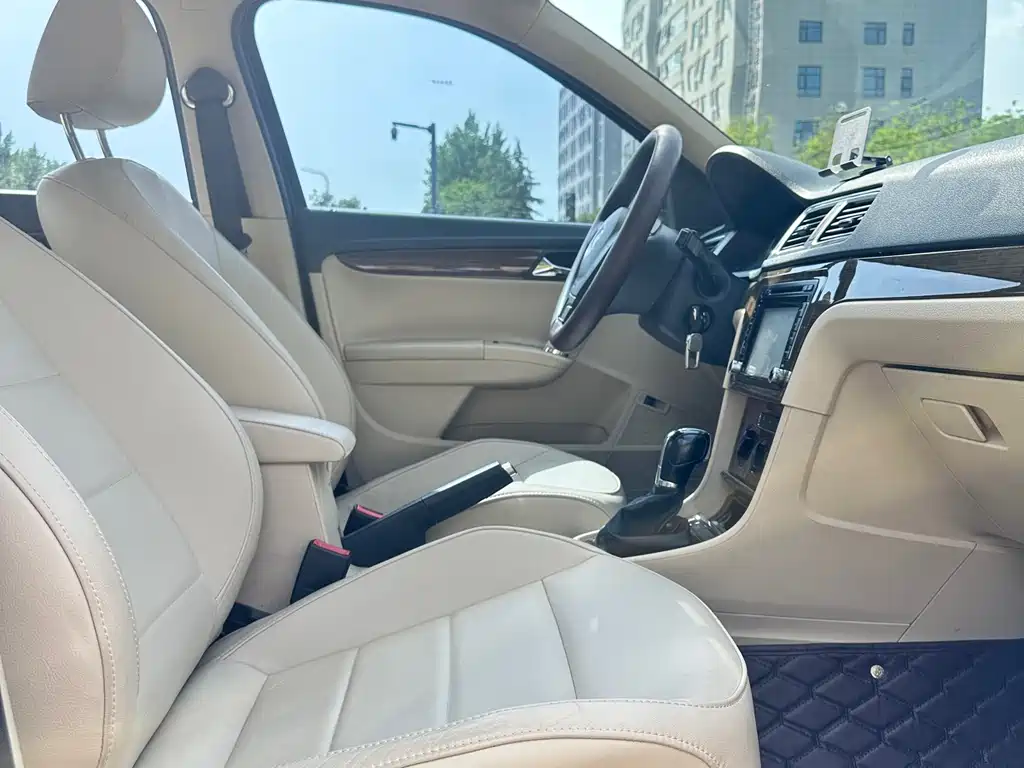 Volkswagen Lavida 2015 1.6L AT Comfort