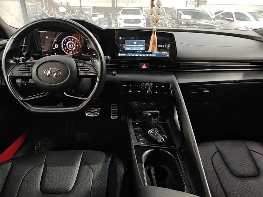 Hyundai Elantra — миниатюра 13