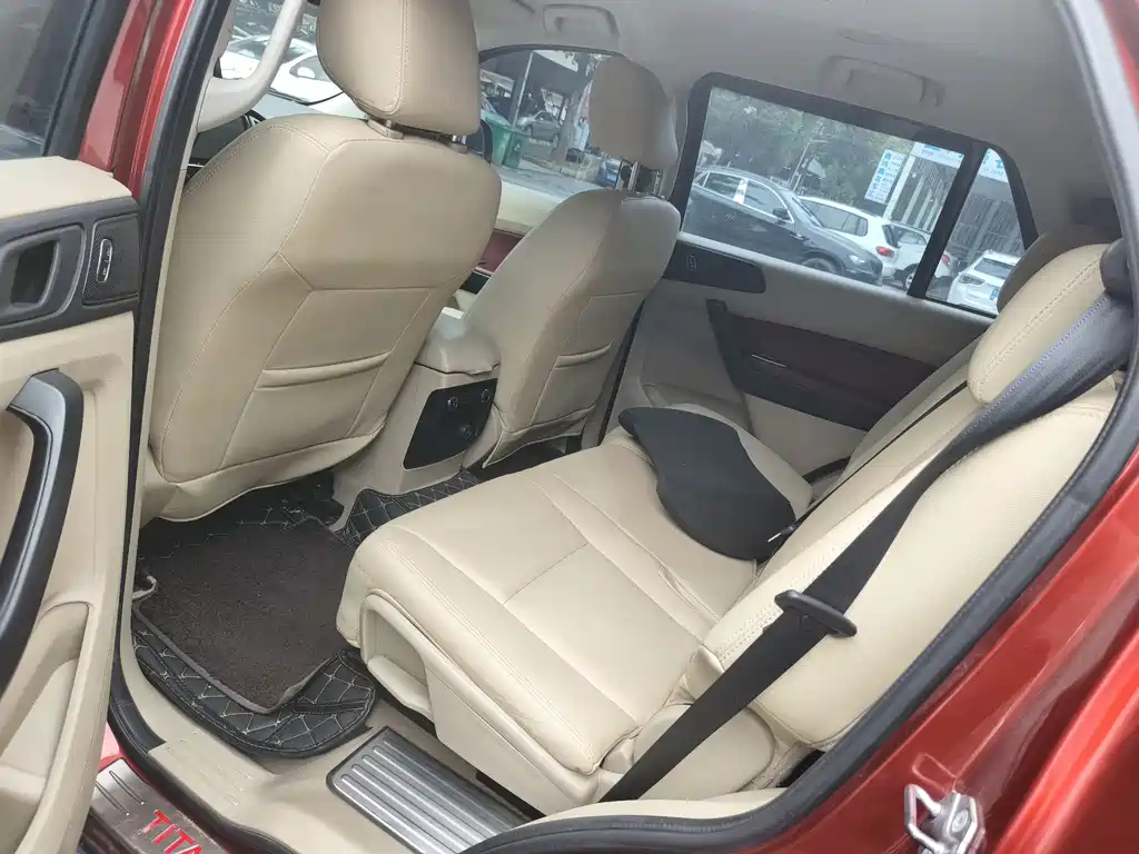 Ford Everest — миниатюра 8