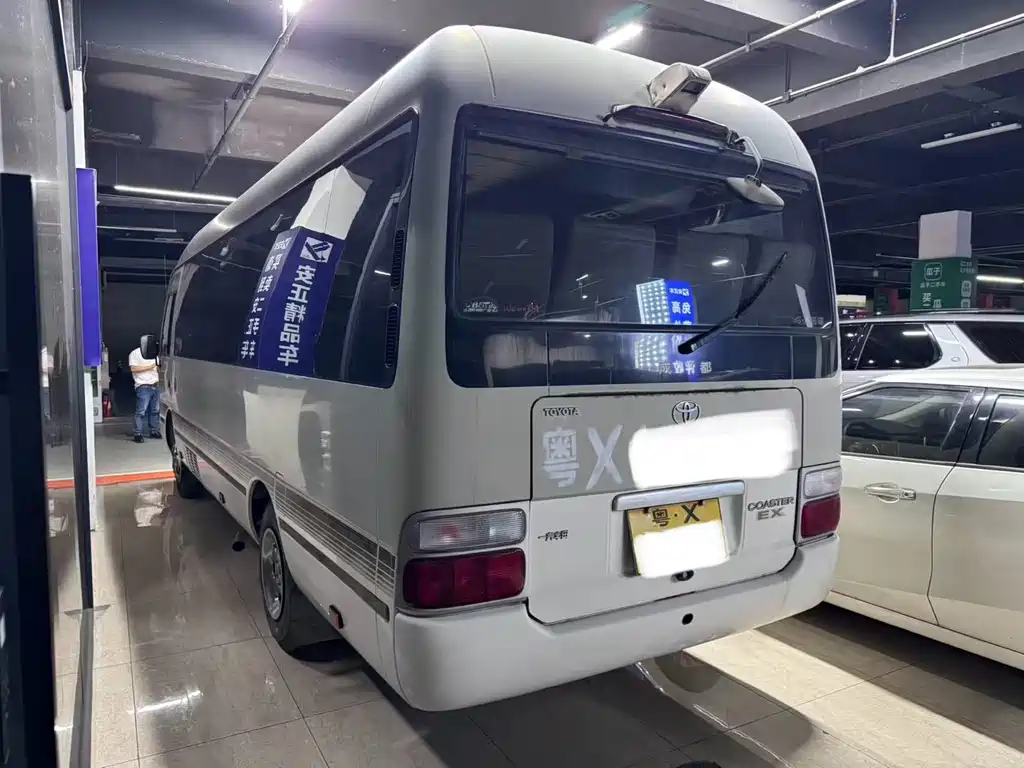 Toyota Coaster — миниатюра 6