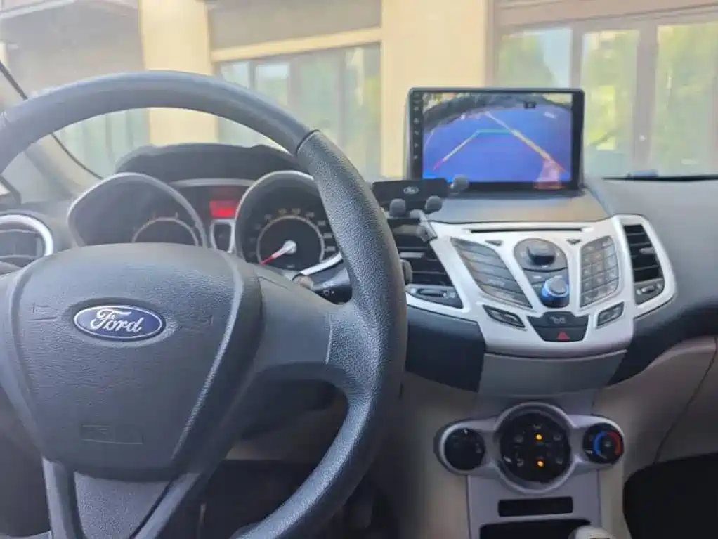 Ford Fiesta — миниатюра 6