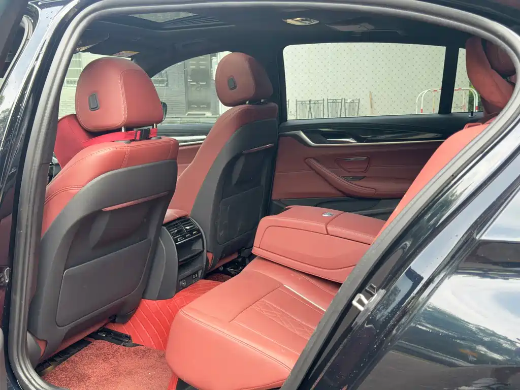 BMW 5 Series — миниатюра 6