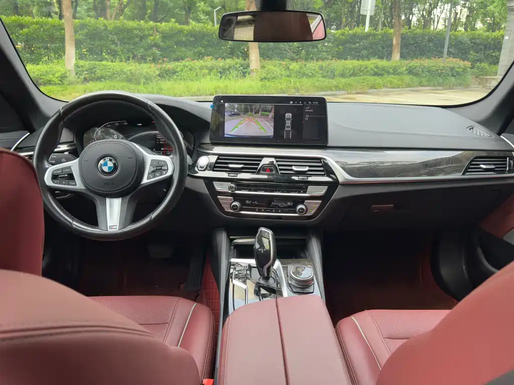 BMW 5 Series — миниатюра 7