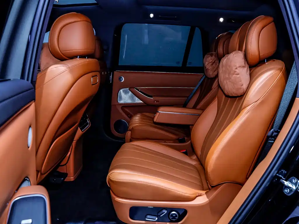 AITO ASK THE WORLD M8