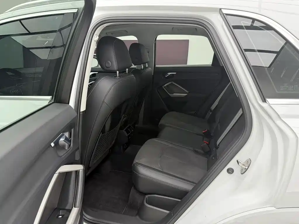 Audi Q3 2023 35 TFSI Fashion (1.4T)