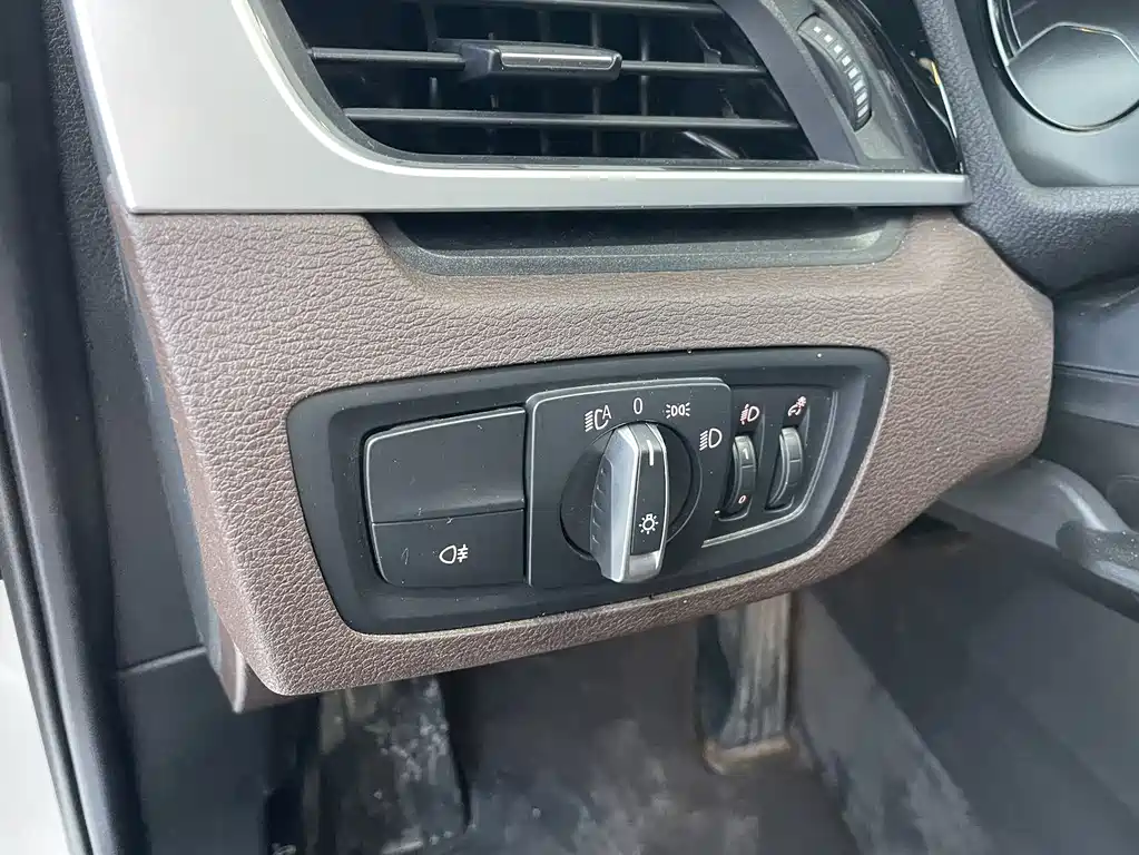 BMW X1 2022 sDrive25Li Lead