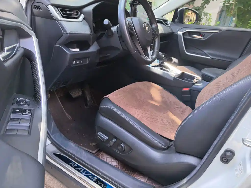 Toyota RAV4 — миниатюра 12