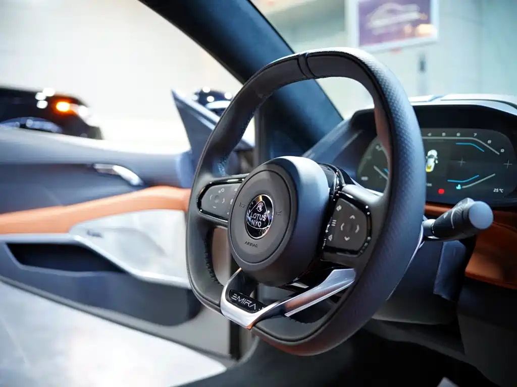 Lotus Emira — миниатюра 31