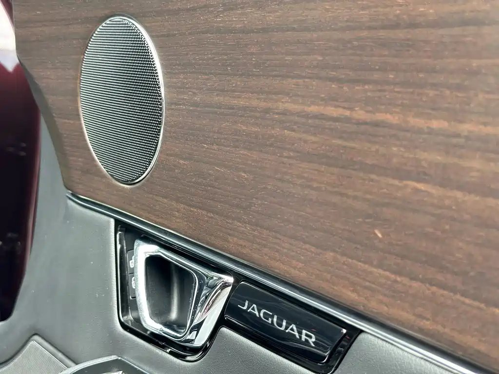 Jaguar XJ — миниатюра 5