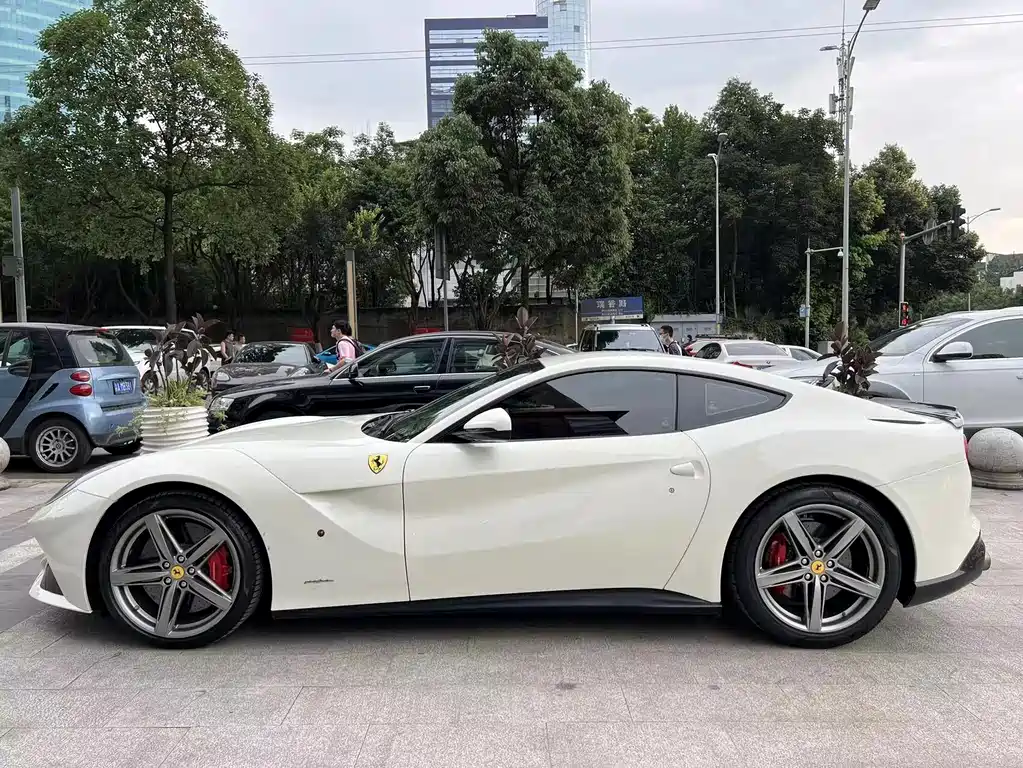 Ferrari F12berlinetta 2013 6.3L