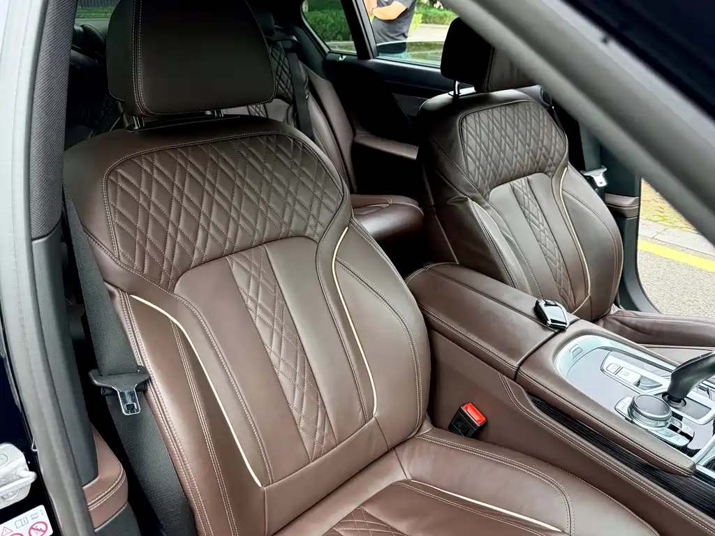 BMW 7 Series — миниатюра 22