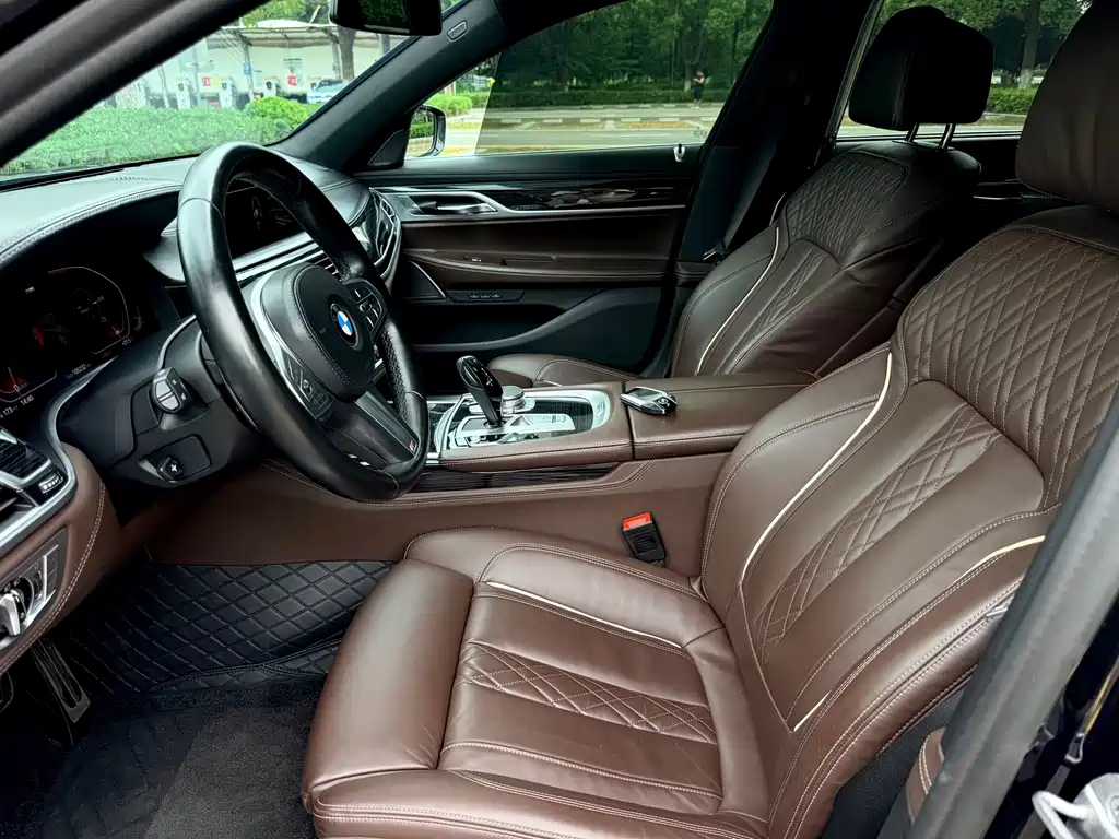 BMW 7 Series — миниатюра 14