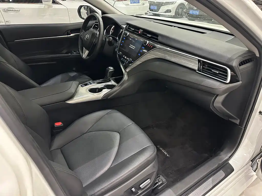 Toyota Camry — миниатюра 8