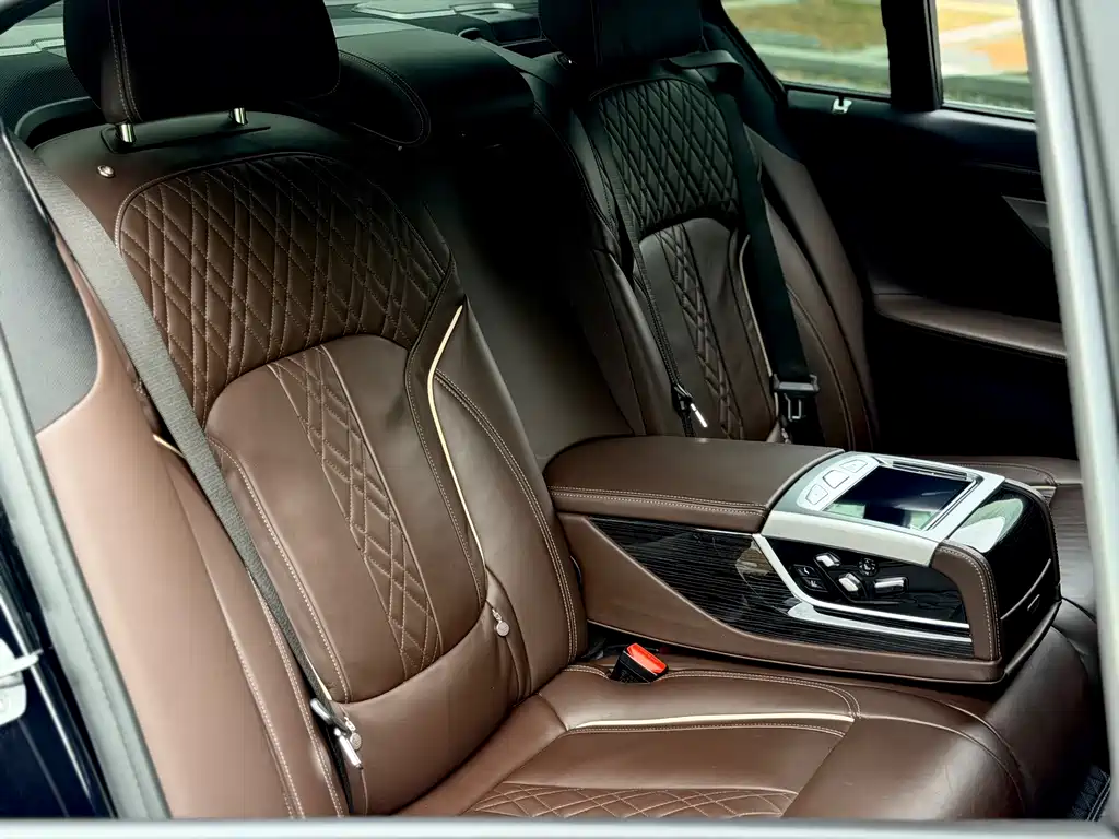 BMW 7 Series — миниатюра 25