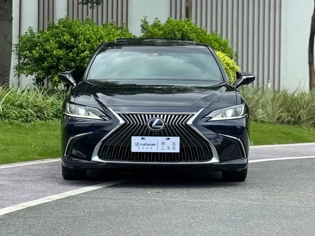 Lexus ES — миниатюра 2