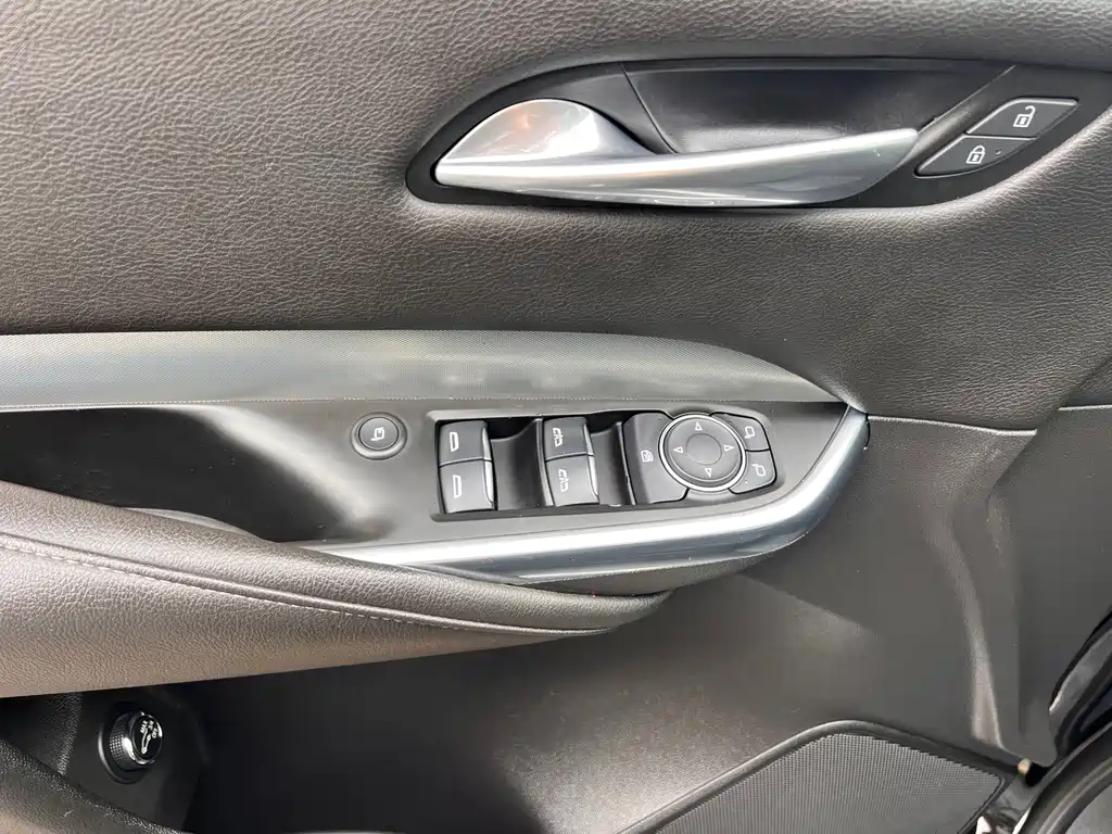 Cadillac XT4 — миниатюра 11