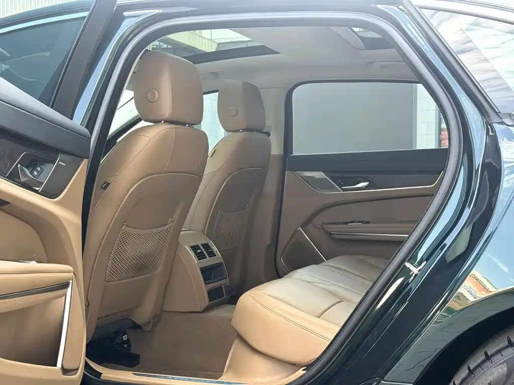 Jaguar XFL — миниатюра 4