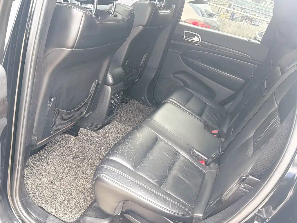 Jeep Grand Cherokee (Import) — миниатюра 9
