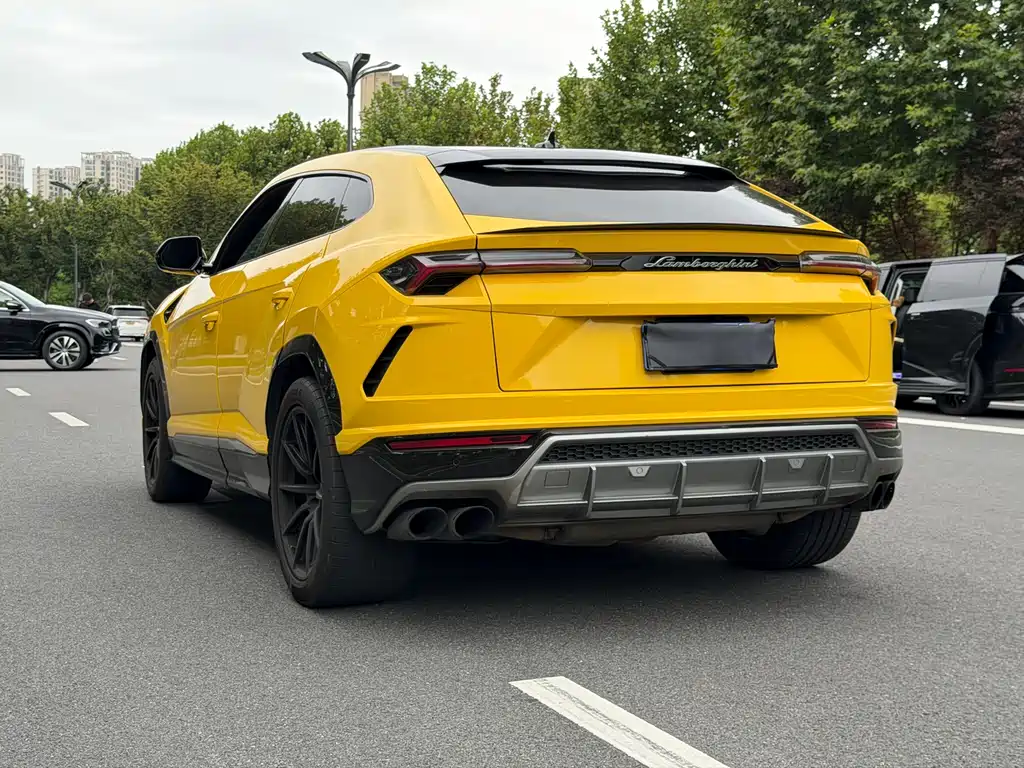 Lamborghini Urus — миниатюра 16