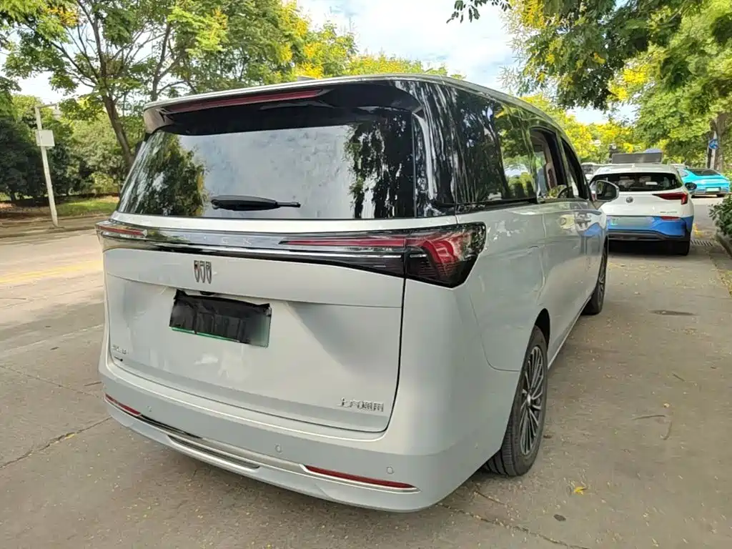 Buick GL8 Hybrid — миниатюра 7