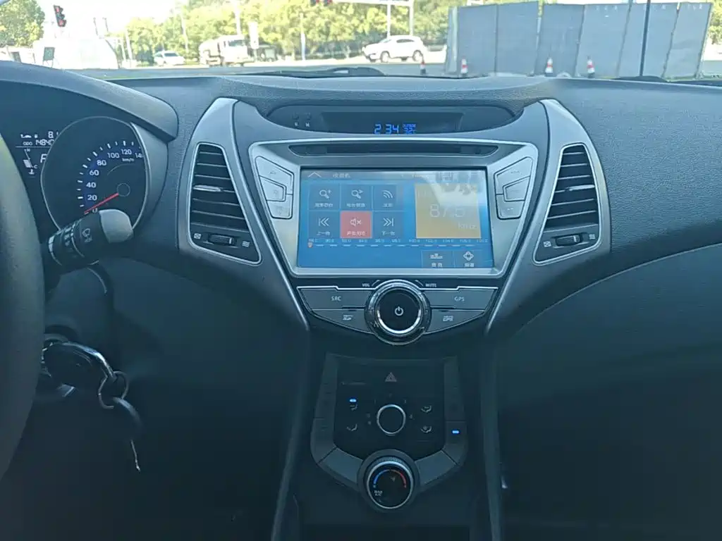 Hyundai Elantra Langdong — миниатюра 13