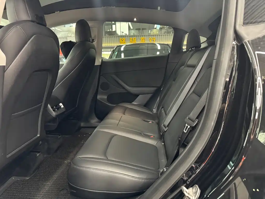 Tesla Model Y — миниатюра 11