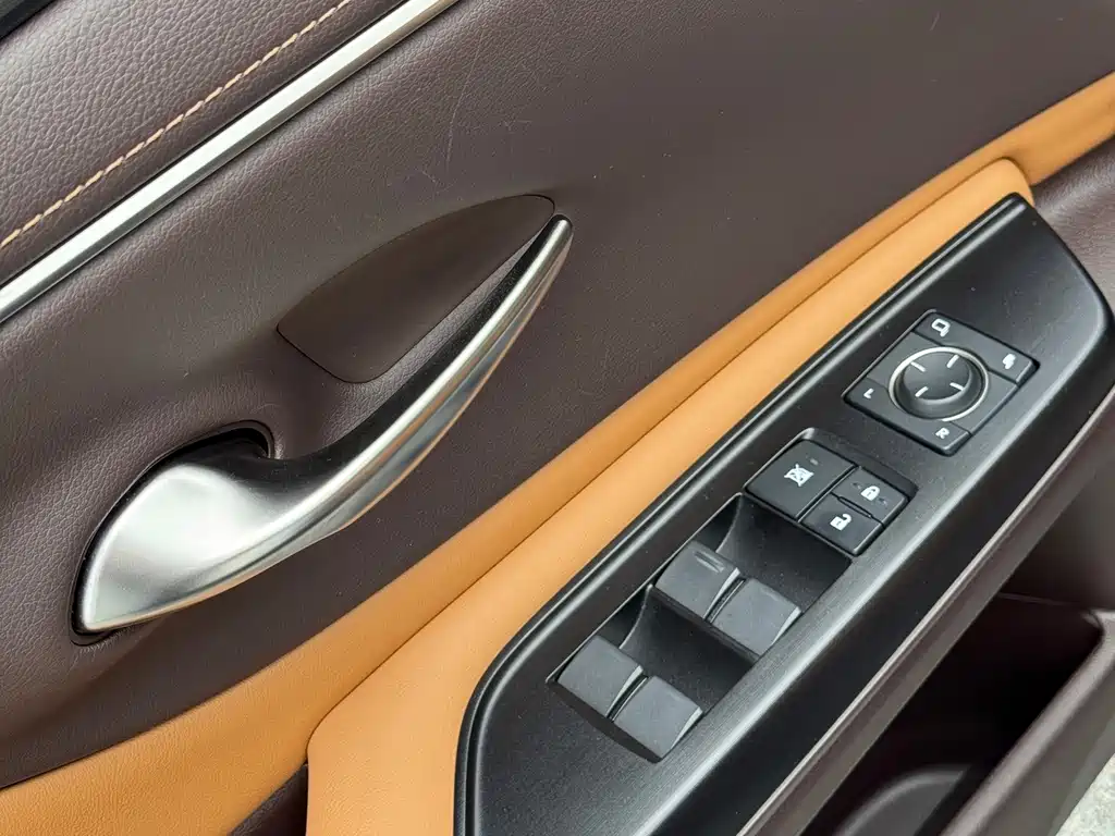 Lexus ES — миниатюра 12
