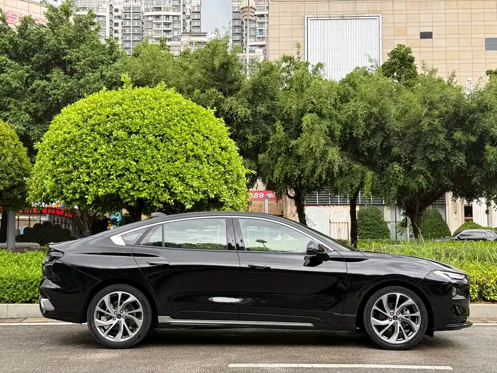 Ford Mondeo — миниатюра 7