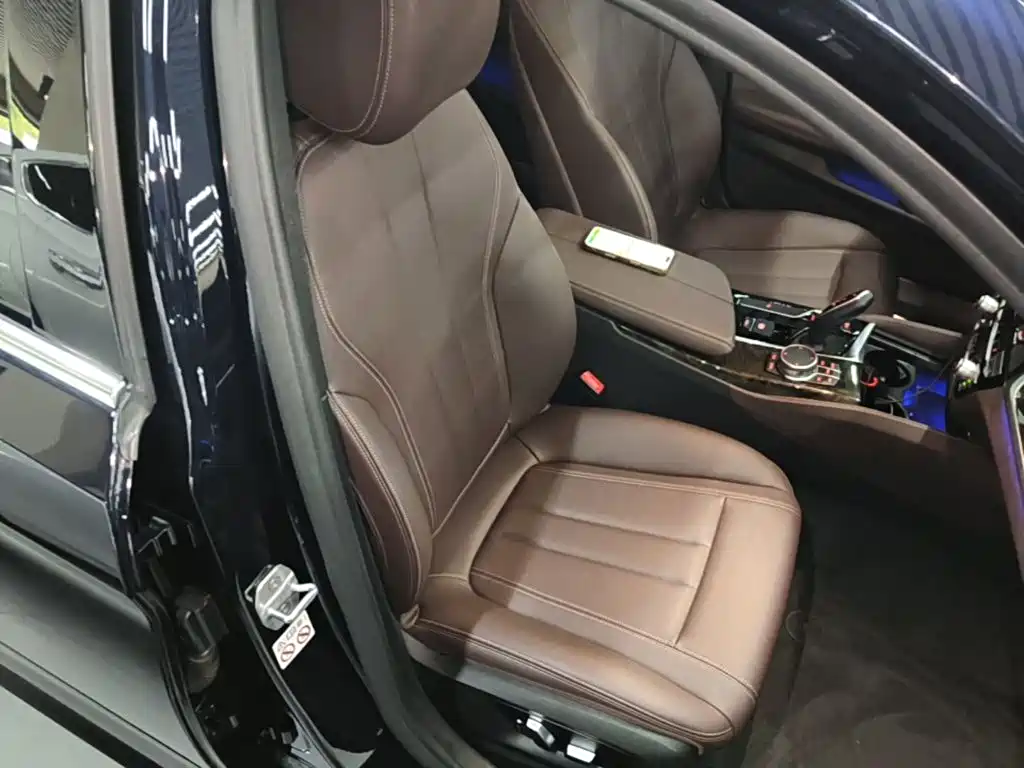 BMW 5 Series — миниатюра 25
