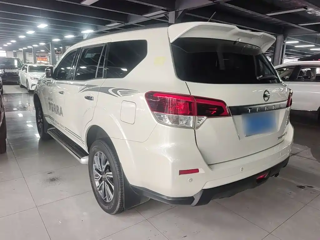 Nissan Terra — миниатюра 5