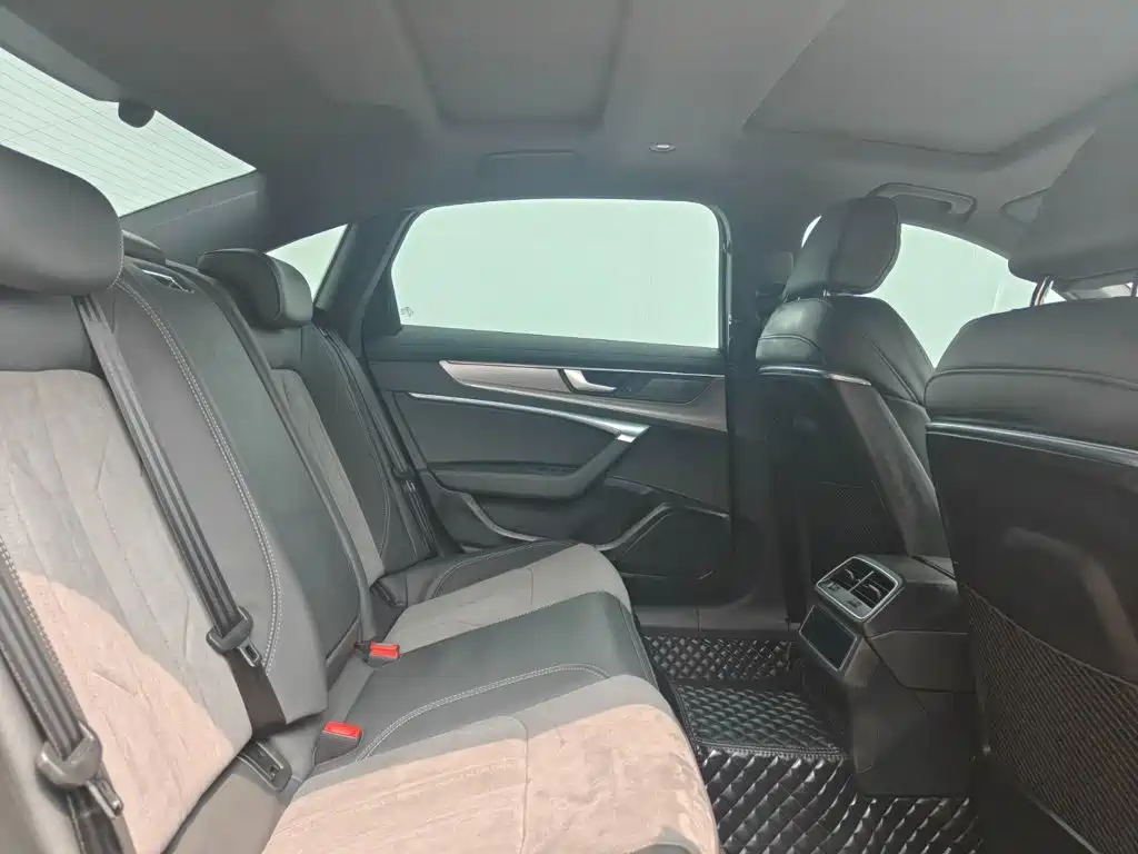 Audi A6L New Energy — миниатюра 12