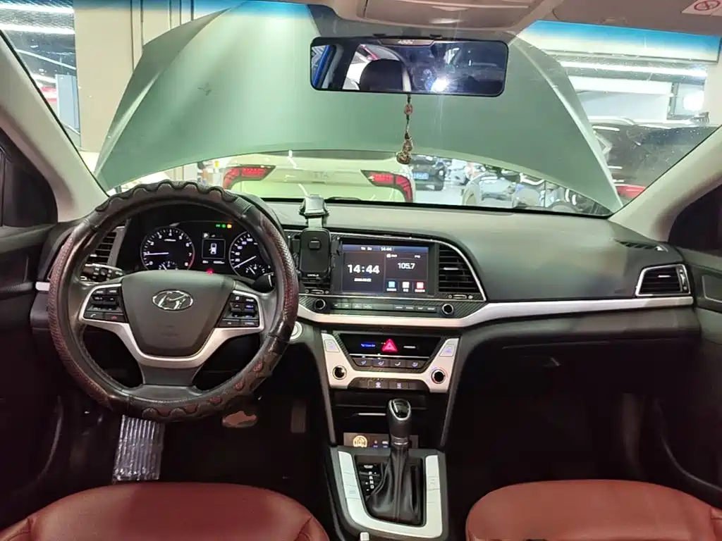Hyundai Elantra — миниатюра 10