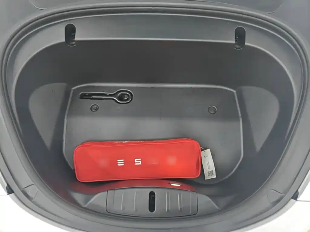 Tesla Model 3 — миниатюра 20