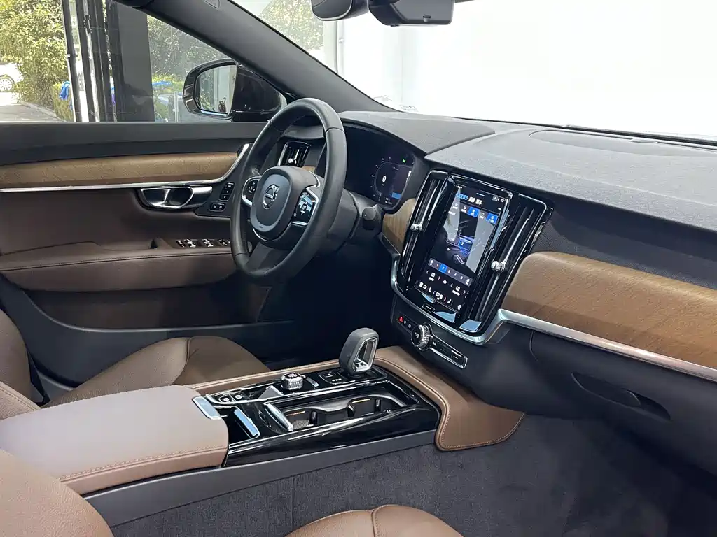 Volvo S90 PHEV — миниатюра 12