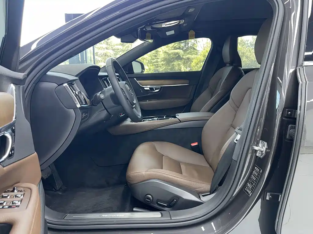Volvo S90 PHEV — миниатюра 16