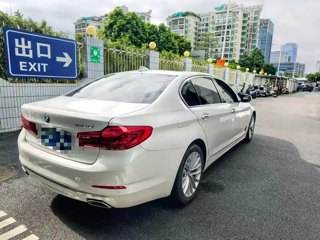 BMW 5 Series — миниатюра 4