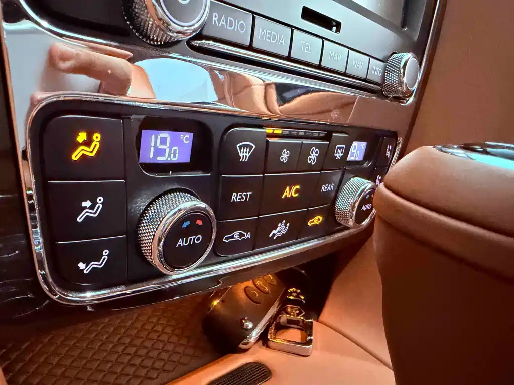 Bentley Flying Spur — миниатюра 12