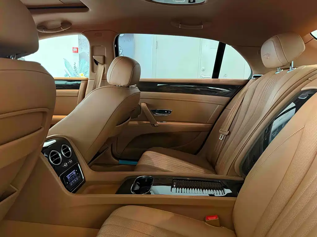 Bentley Flying Spur — миниатюра 17