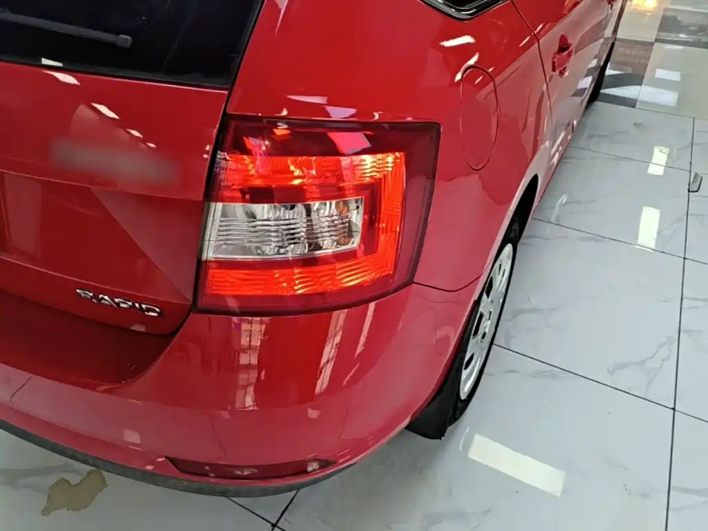 Skoda Rapid Spaceback — миниатюра 8