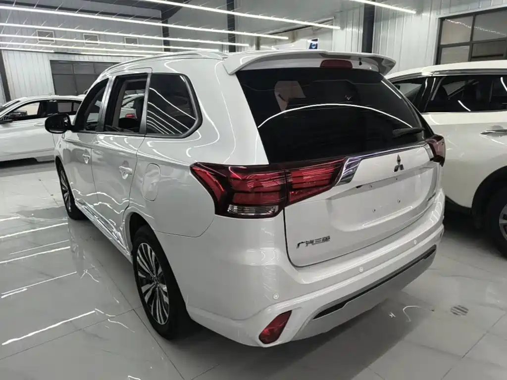 Mitsubishi Outlander — миниатюра 5