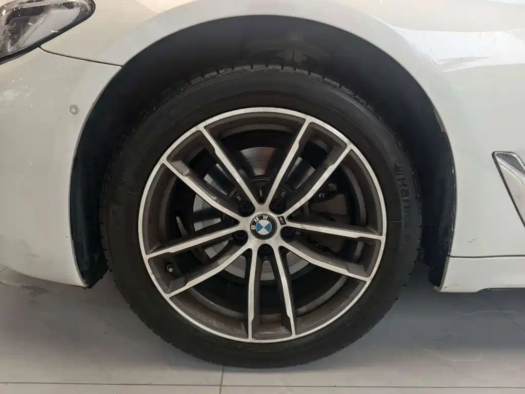 BMW 5 Series — миниатюра 18