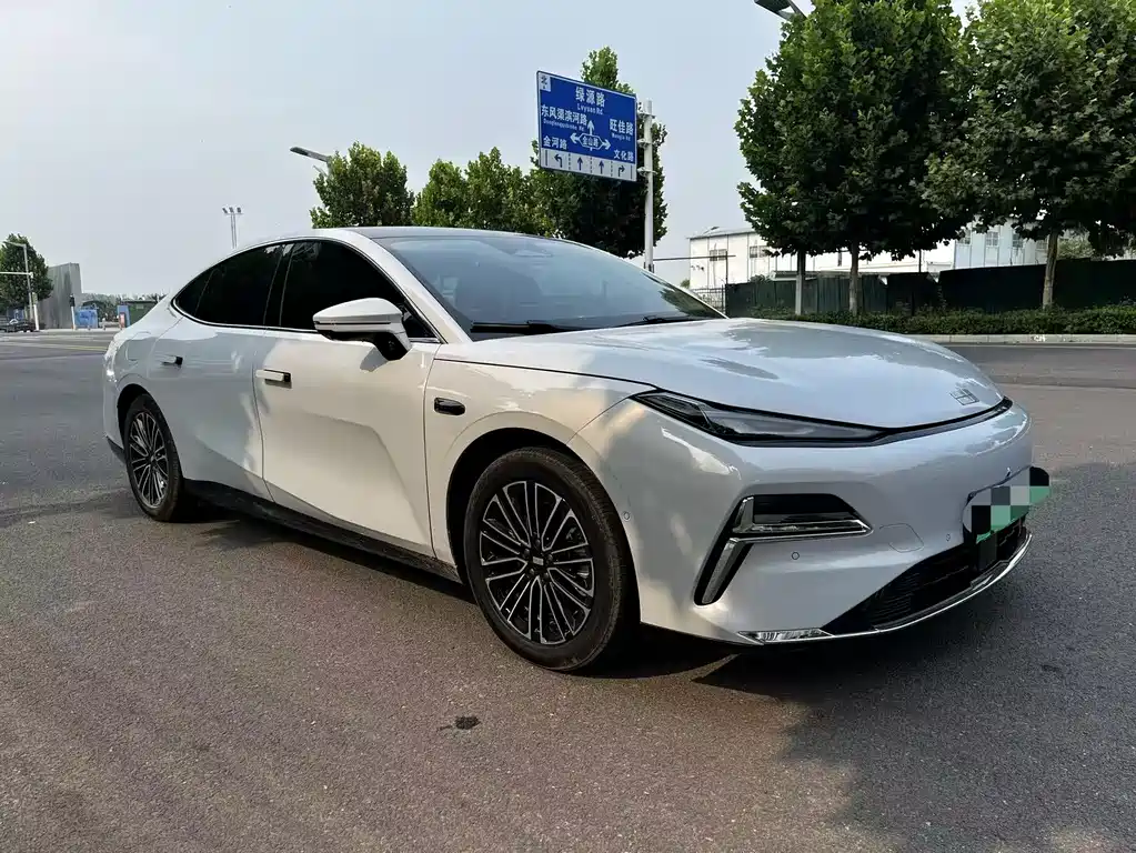 Geely Galaxy Galaxy 8 8 2025 130km EM-i Luxury
