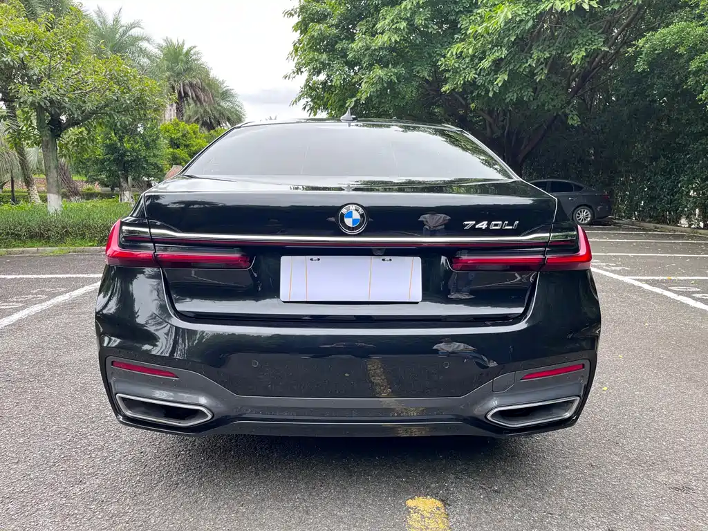 BMW 7 Series — миниатюра 5