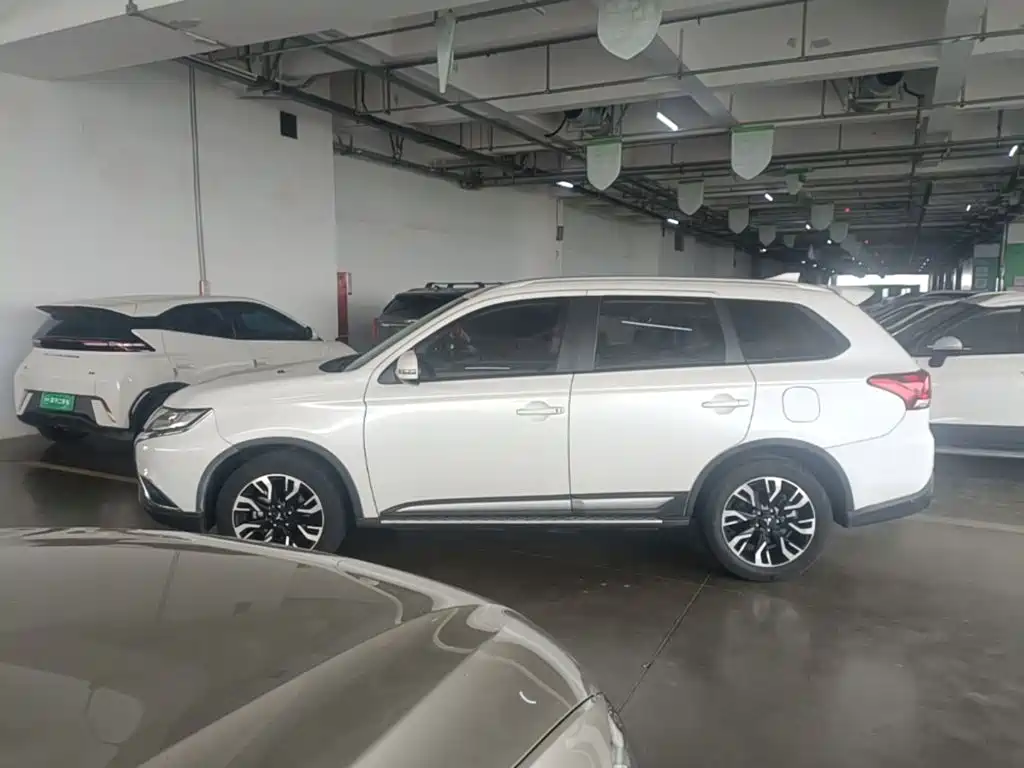 Mitsubishi Outlander — миниатюра 4