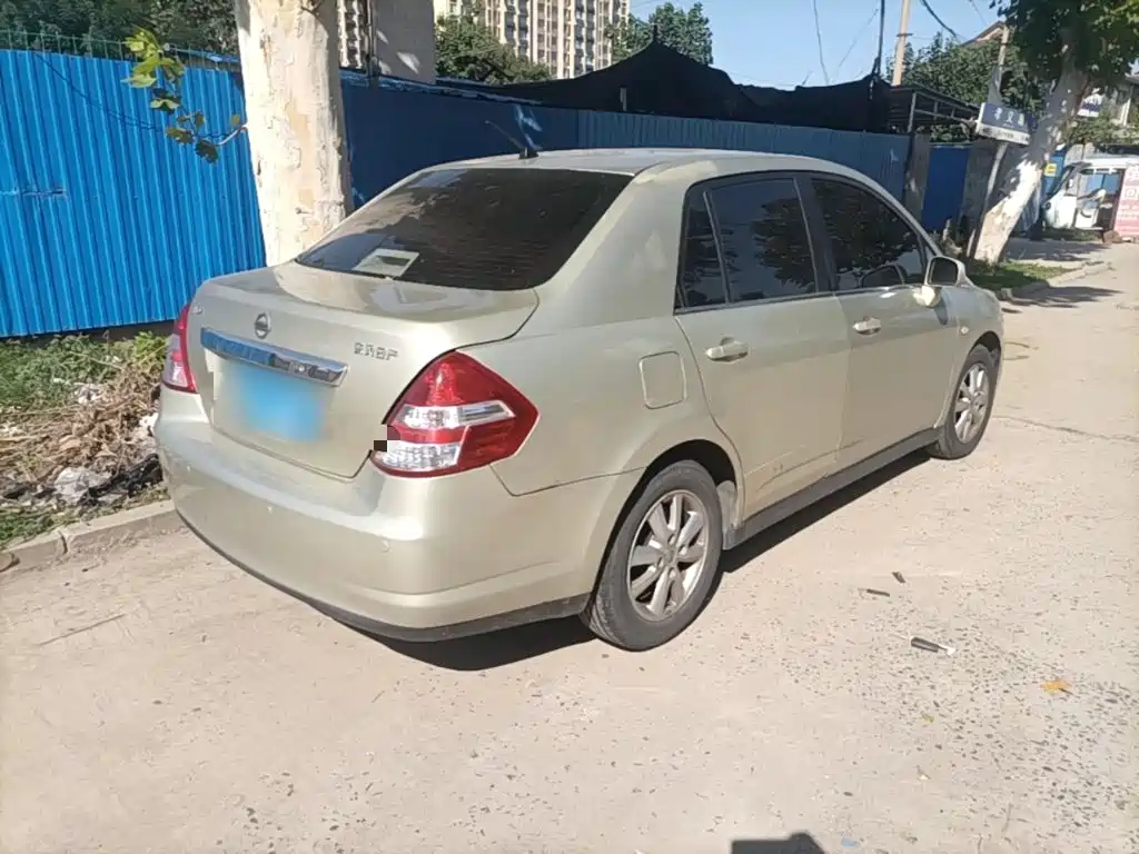 Nissan Tiida — миниатюра 7