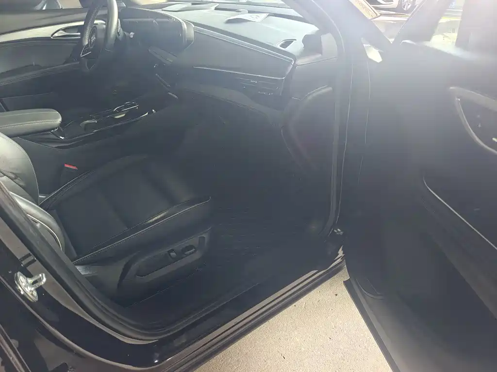 Buick Envision Plus — миниатюра 11